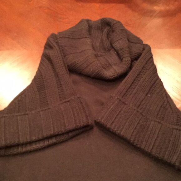 Women's Express Black Chunky cowl Neck Sweater Size M - Picture 2 of 5